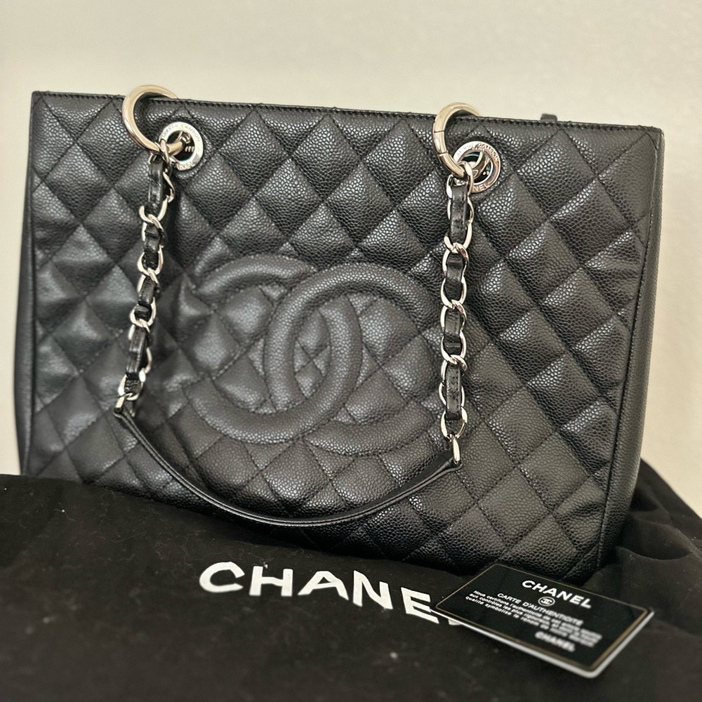 Chanel Black Quilted Shoulder shopper Bag